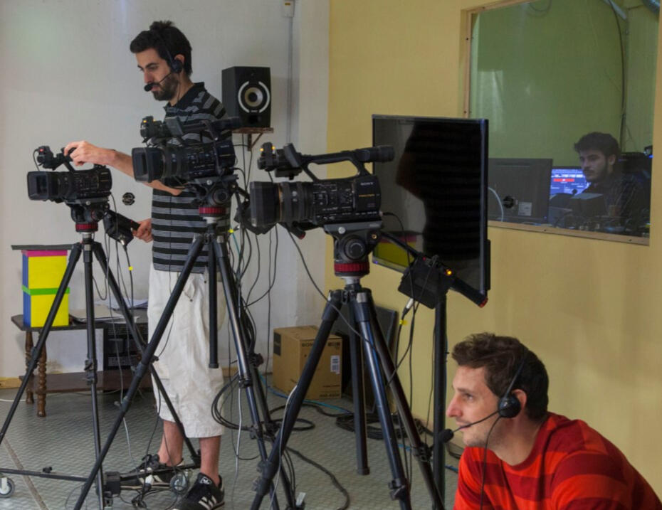 Trabajando en la productora Enfoque de Ideas, junto a Sebastián Rivas e Iván Coronel